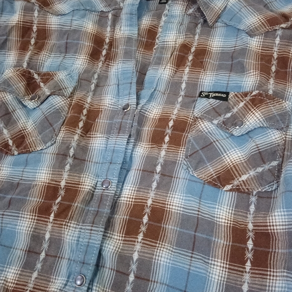Southern Thread Western Long Sleeve Button Down Shirt - Picture 3 of 9
